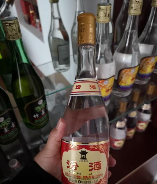 四種低價簡裝白酒 貨架落灰卻是純糧佳釀，內行人的隱藏寶藏