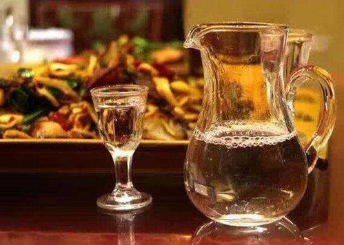 醬香白酒為何色澤微黃？揭秘工藝與色澤的關聯